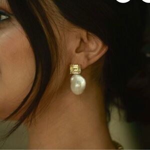 Elegant Gold and Pearl Drop Earrings (NWOT)